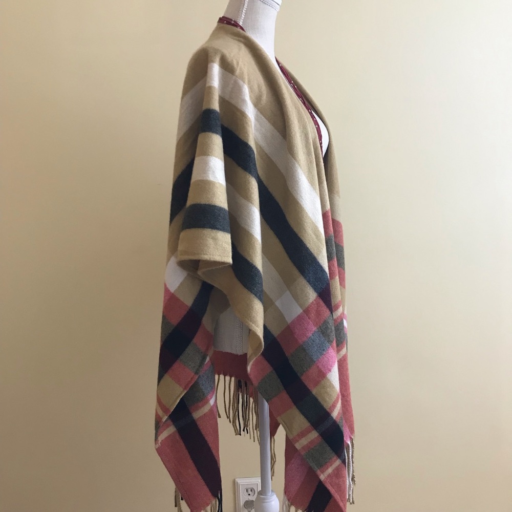 *GIFTED NWT Woolrich Boho Native American PonchoWrap Tan Red Plaid Burberry type - Picture 7 of 11